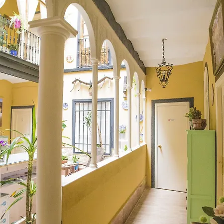 Konukevi Internacional 3*